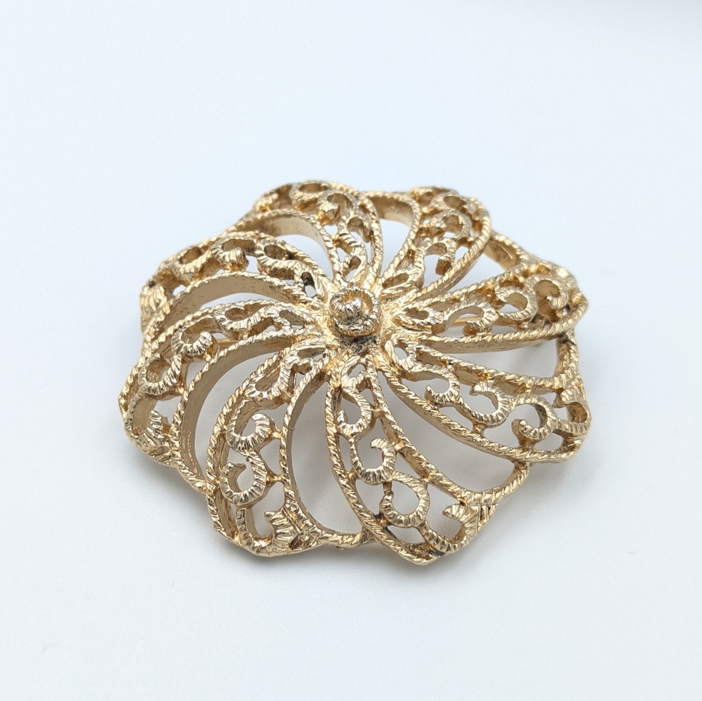 Vintage Sarah Coventry spiral round brooch pin